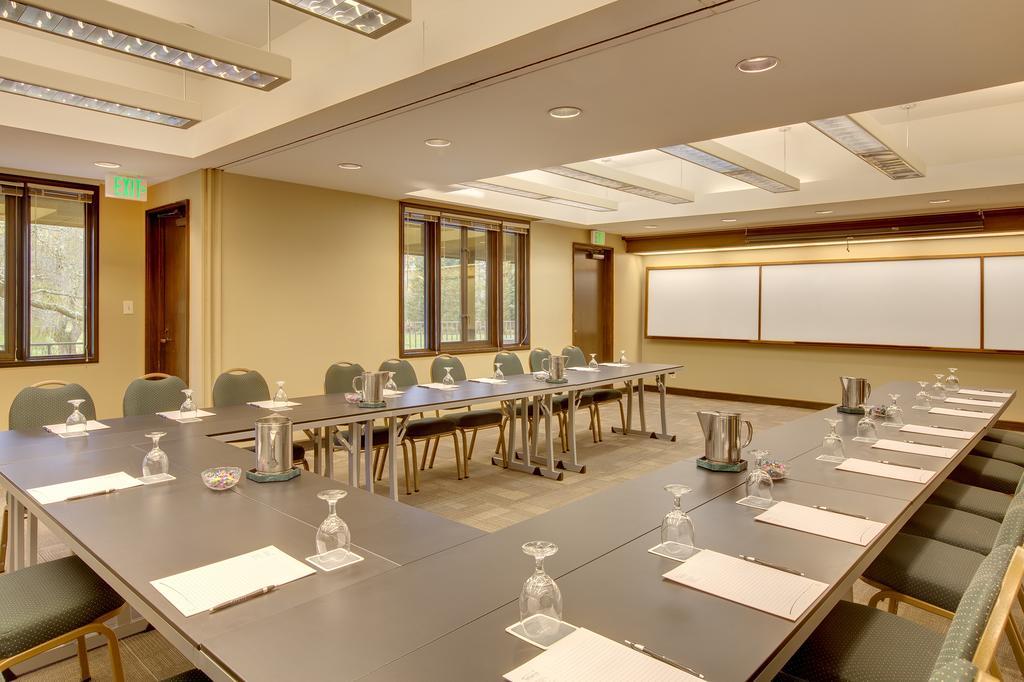 Talaris Conference Center Hotel Seattle Exterior photo