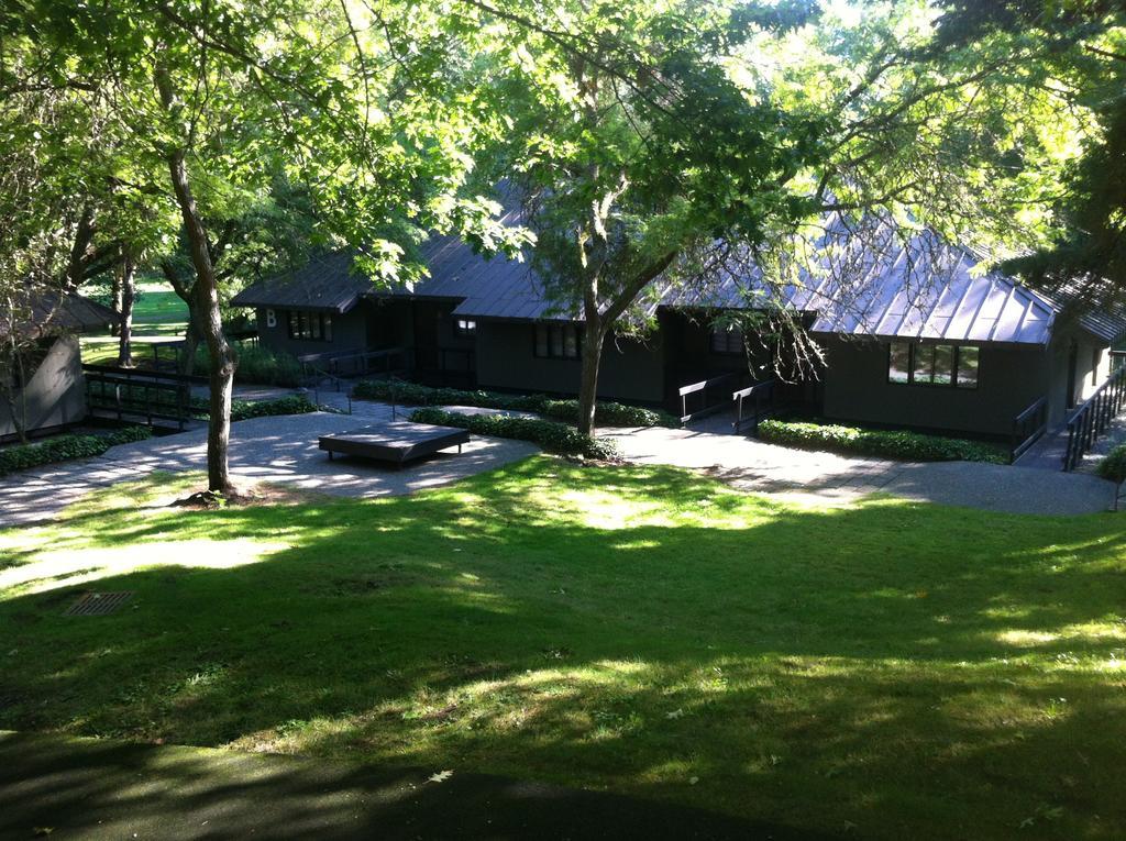 Talaris Conference Center Hotel Seattle Exterior photo