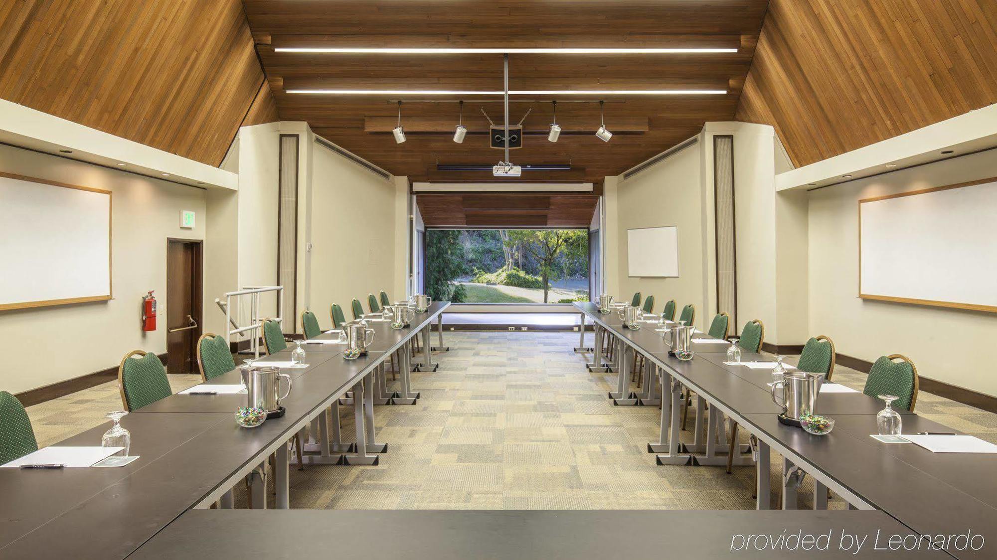 Talaris Conference Center Hotel Seattle Exterior photo