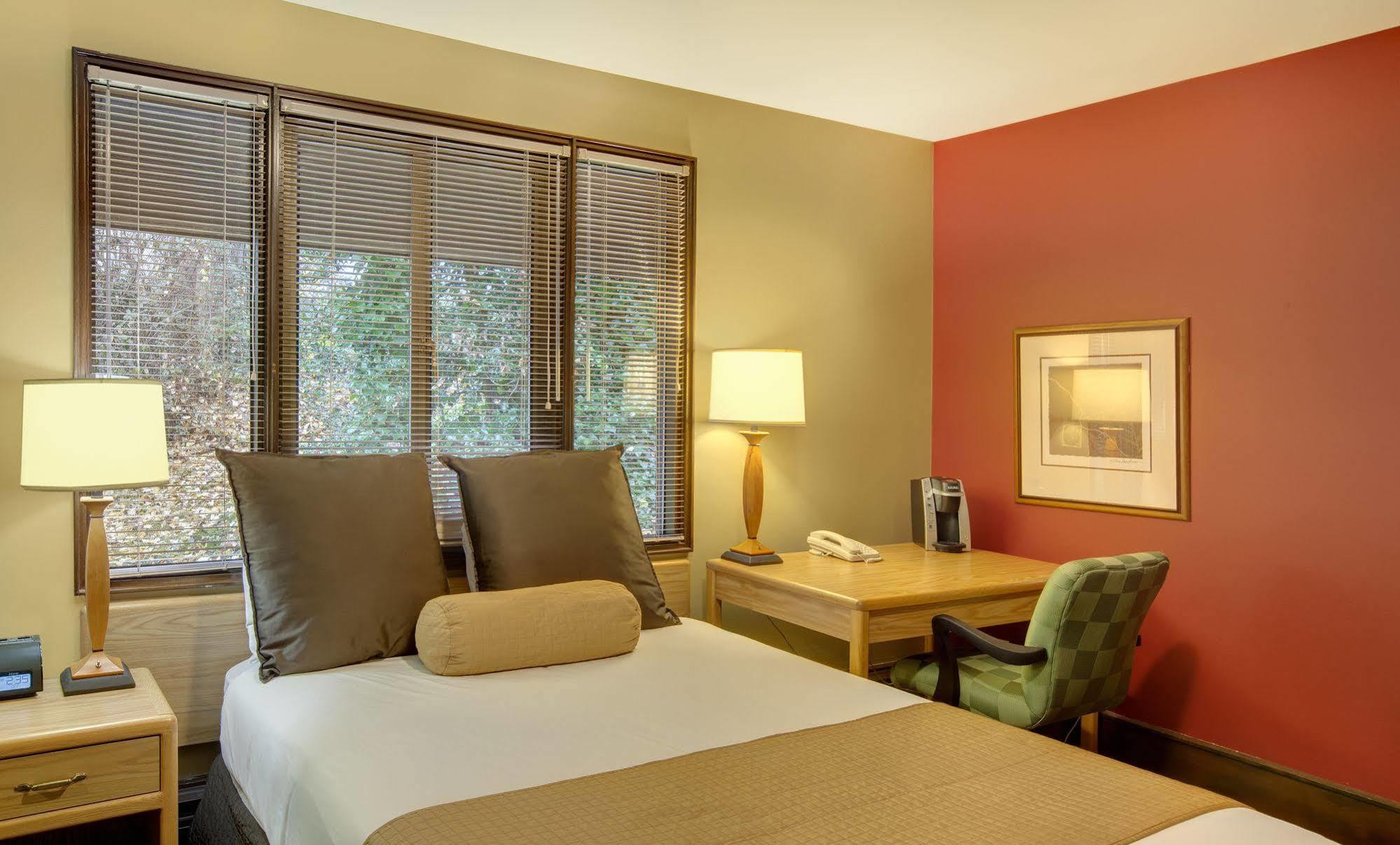 Talaris Conference Center Hotel Seattle Exterior photo